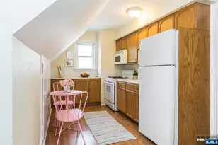 11 Mountain View Pl, Montclair, NJ 07042 - Photo 6