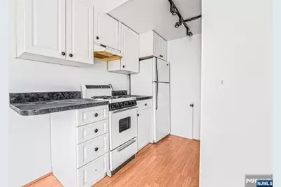 2185 Lemoine 5B #5B, Fort Lee, NJ 07024 - Photo 6