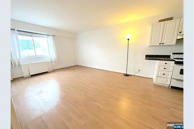 2185 Lemoine 5B #5B, Fort Lee, NJ 07024 - Photo 2