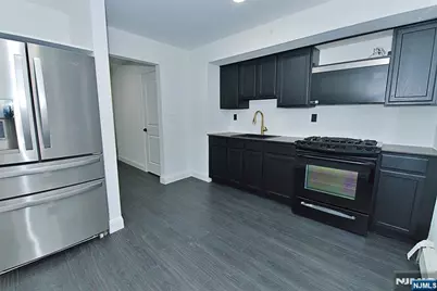 401 Undercliff Avenue, Edgewater, NJ 07020 - Photo 6