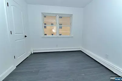 401 Undercliff Avenue, Edgewater, NJ 07020 - Photo 10