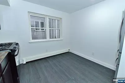 401 Undercliff Avenue, Edgewater, NJ 07020 - Photo 8