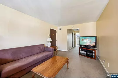 825 Riverside Avenue 207 #207, Lyndhurst Township, NJ 07071 - Photo 4