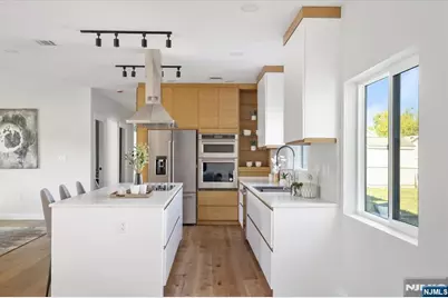 27 Sullivan Drive, Emerson, NJ 07630 - Photo 2