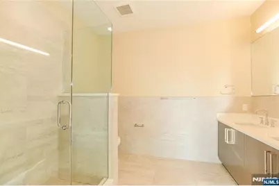 15 Somerset Lane B309 #B309, Edgewater, NJ 07020 - Photo 4