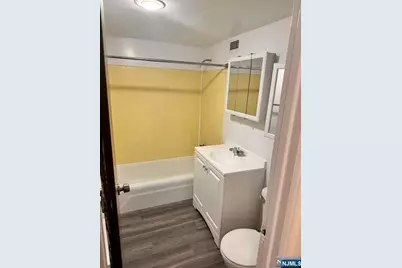 240 Anderson Street 5H #5H, Hackensack, NJ 07601 - Photo 4