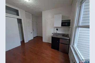 208 Howe Avenue 2F #2F, Passaic, NJ 07055 - Photo 2