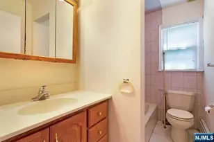 156 Bank St, Midland Park, NJ 07432 - Photo 16