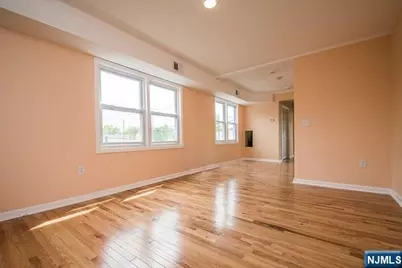 87 Royal 2 #2, Hawthorne, NJ 07506 - Photo 4