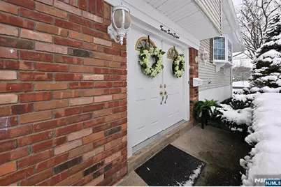 368 Elmwood Drive, Paramus, NJ 07652 - Photo 20