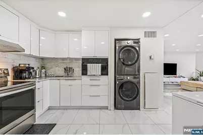 427 Harmon Cove Tower, Secaucus, NJ 07094 - Photo 6