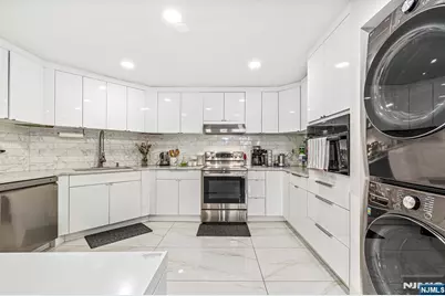 427 Harmon Cove Tower, Secaucus, NJ 07094 - Photo 4