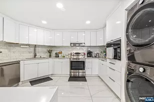 427 Harmon Cove Tower, Secaucus, NJ 07094 - Photo 4