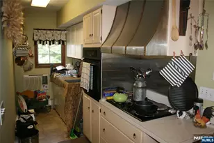 36 Glenwild Ave 1, Bloomingdale, NJ 07403 - Photo 6