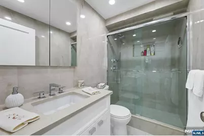 300 Winston 910 #910, Cliffside Park, NJ 07010 - Photo 14