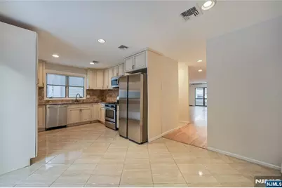 19 Manhattan Place 19 #19, Cliffside Park, NJ 07010 - Photo 16