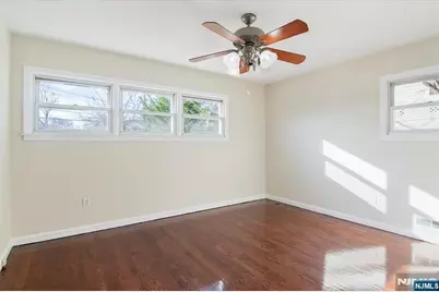 301 Riverview Road, Pompton Lakes, NJ 07442 - Photo 10