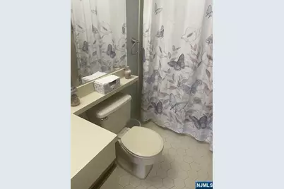 181 Linden 181 #181, Mahwah, NJ 07430 - Photo 8