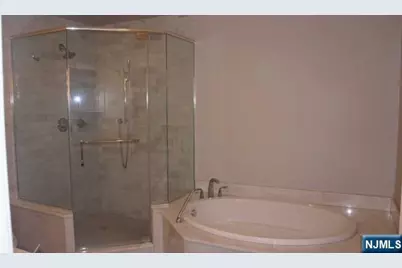 14 Marquis Court 14 #14, Edgewater, NJ 07020 - Photo 10