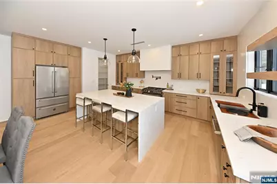 212 Monroe Avenue, River Edge, NJ 07661 - Photo 10