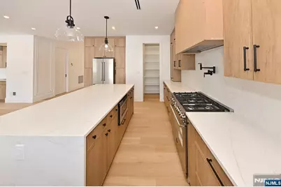 212 Monroe Avenue, River Edge, NJ 07661 - Photo 14