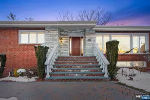 662 Summit St, Englewood Cliffs, NJ 07632 - Photo 16