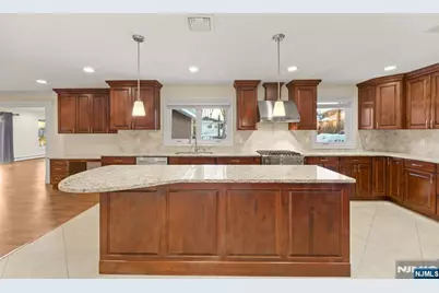 662 Summit Street, Englewood Cliffs, NJ 07632 - Photo 20