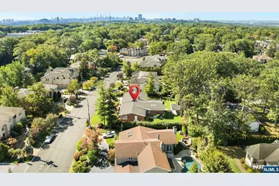 662 Summit Street, Englewood Cliffs, NJ 07632 - Photo 2