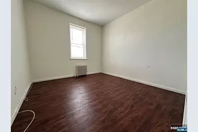 528 Valley Brook Avenue 2Fl #2FL, Lyndhurst Township, NJ 07071 - Photo 6