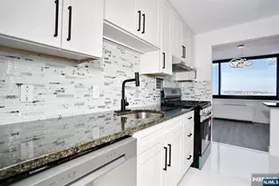 200 Old Palisade Road 19J, Fort Lee, NJ 07024 - Photo 22