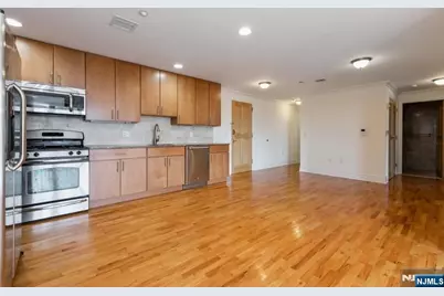 17 Meadow Road 407 #407, Rutherford, NJ 07070 - Photo 2