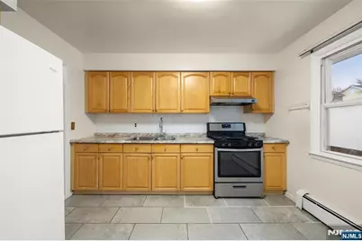 410 Mayer Court, Ridgefield, NJ 07657 - Photo 8