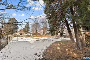 42 Livingston Ave, Lyndhurst Township, NJ 07071 - Photo 4