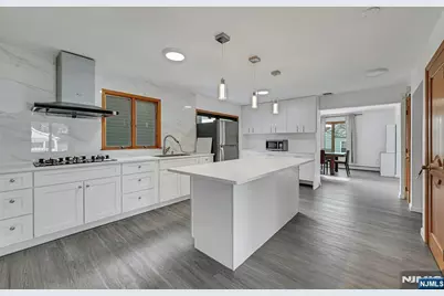 34 Locust Street, Elmwood Park, NJ 07407 - Photo 10