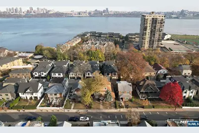 37 Myrtle, Edgewater, NJ 07020 - Photo 2