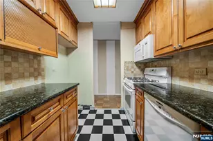 7000 Kennedy Blvd 25F, Guttenberg, NJ 07093 - Photo 6