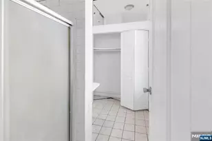 564 Hudson Ave, Weehawken, NJ 07086 - Photo 4