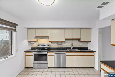 319 Gorge Road 5 #5, Cliffside Park, NJ 07010 - Photo 8