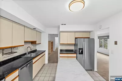 319 Gorge Road 5 #5, Cliffside Park, NJ 07010 - Photo 6