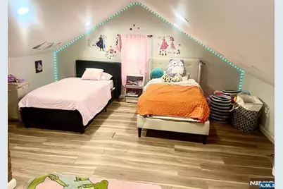 103 Oaktree Place, Leonia, NJ 07605 - Photo 18