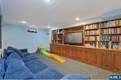 8 Gordon Road, Bergenfield, NJ 07621 - Photo 20