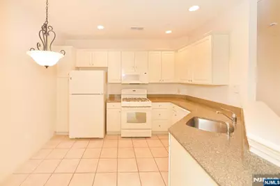 80 Ridgewood Road 106 #106, Washington Township, NJ 07676 - Photo 6