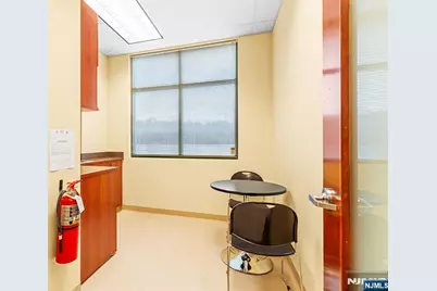 246 Hamburg Turnpike 305F #305F, Wayne, NJ 07470 - Photo 18