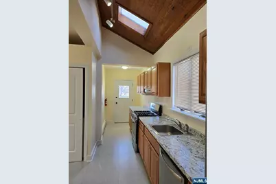 684 Edgewater Avenue 1Fl #1FL, Ridgefield, NJ 07657 - Photo 8