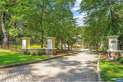 15 N Church Road, Saddle River, NJ 07458 - Photo 2