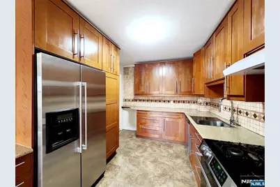 2352 Linwood Avenue 6A #6A, Fort Lee, NJ 07024 - Photo 8