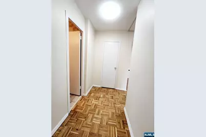 2352 Linwood Avenue 6A #6A, Fort Lee, NJ 07024 - Photo 12