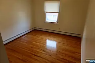 33 Fournier Crescent, Elmwood Park, NJ 07407 - Photo 10