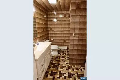 33 Fournier Crescent, Elmwood Park, NJ 07407 - Photo 14