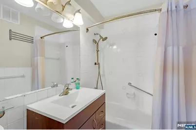 2000 Linwood Avenue 18X #18X, Fort Lee, NJ 07024 - Photo 20